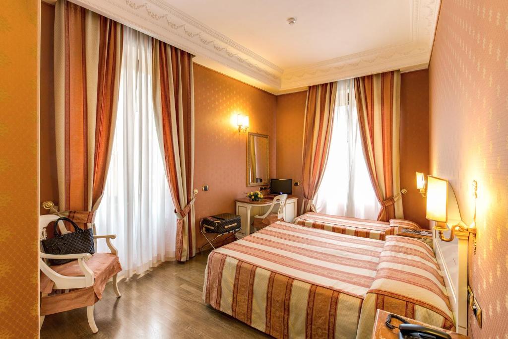 Трехместный (Трехместный номер «Комфорт») отеля Hotel La Lumiere Di Piazza Di Spagna, Рим