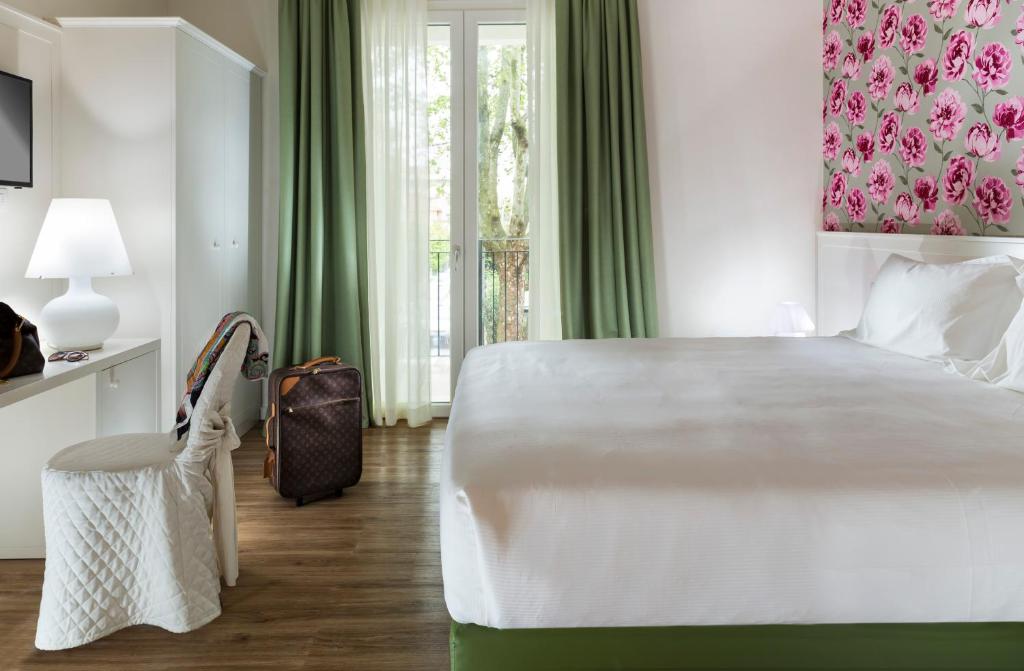 Двухместный (Улучшенный двухместный номер с 1 кроватью) отеля Rimini Suite Hotel, Римини