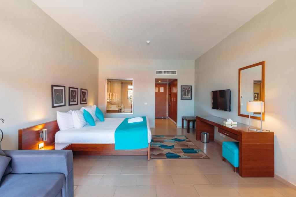 Двухместный (Улучшенный двухместный номер с 1 кроватью) курортного отеля Nubian Village Aqua Hotel, Шарм-эль-Шейх