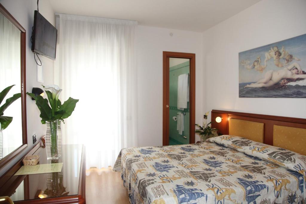 Трехместный (Basic Triple Room with Beach Access) отеля Hotel Gran Venere Beach, Бибионе
