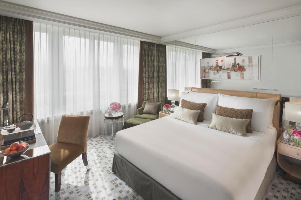 Двухместный (Улучшенный номер с кроватью размера «queen-size») отеля Mandarin Oriental, Geneva, Женева