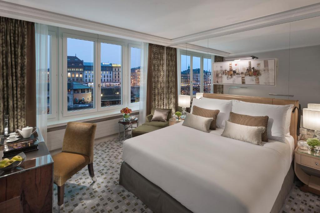 Двухместный (Улучшенный номер с кроватью размера «queen-size» и видом на реку) отеля Mandarin Oriental, Geneva, Женева