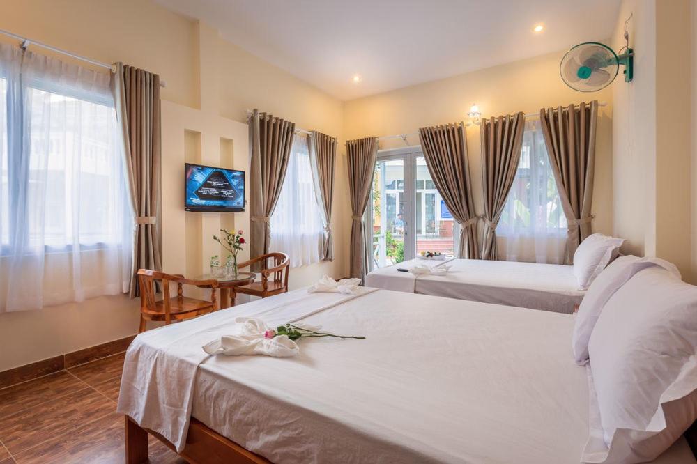 Семейный (Семейный номер с видом на озеро) курортного отеля Blue Paradise Resort, Дуонг-Донг