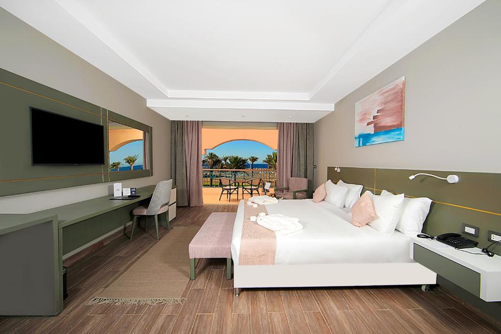 Двухместный (Номер «Премиум» с гидромассажной ванной в помещении, вид на море) курортного отеля Sataya Resort Marsa Alam, Марса-эль-Алам