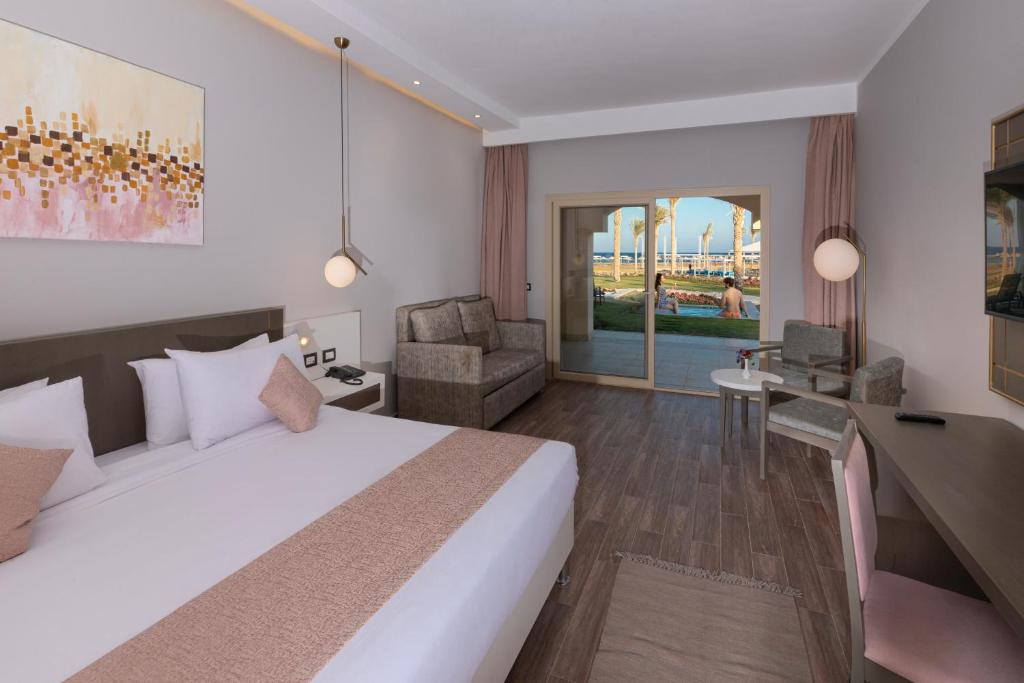 Двухместный (Номер «Премиум» с гидромассажной ванной на открытом воздухе, вид на море) курортного отеля Sataya Resort Marsa Alam, Марса-эль-Алам