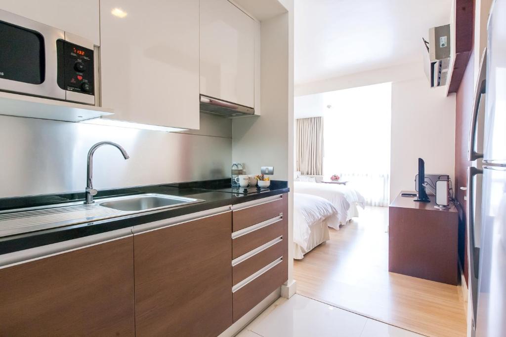 Студио (Staycation Offer - Studio with Food & Beverage Credit), Отель Oakwood Residence Sukhumvit 24