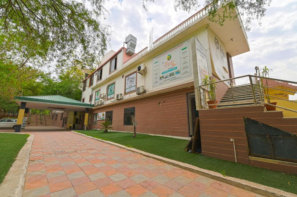 Курортный отель The Byke Grassfield Resort, Джайпур