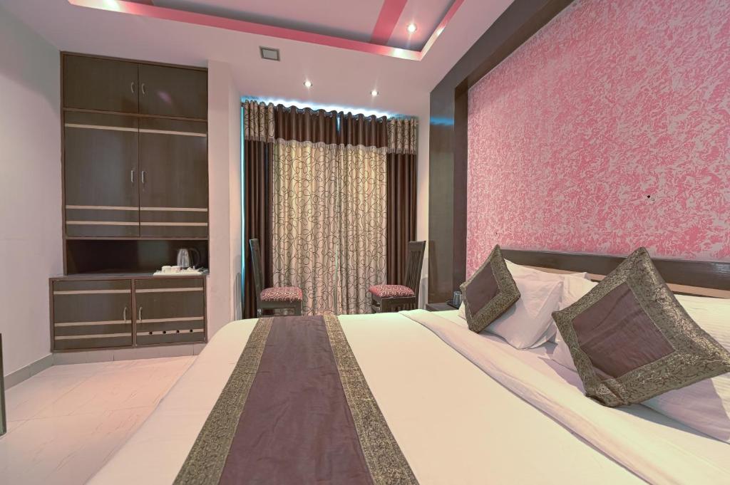 Двухместный (Представительский двухместный номер с 1 кроватью или 2 отдельными кроватями) курортного отеля The Byke Grassfield Resort, Джайпур