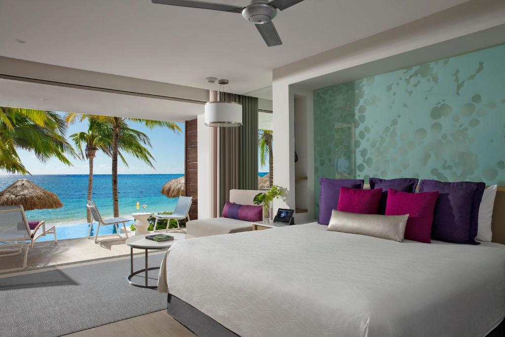 Сьюит (Полулюкс Xcelerate у кромки бассейна с кроватью размера «king-size», рядом с океаном) курортного отеля Breathless Riviera Cancun Resort & Spa, Пуэрто-Морелос