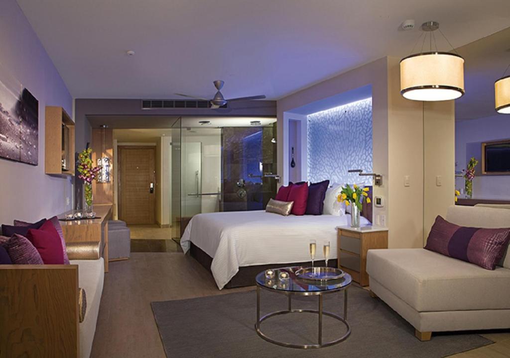 Сьюит (Клубный полулюкс Xhale с кроватью размера «king-size», вид на океан) курортного отеля Breathless Riviera Cancun Resort & Spa, Пуэрто-Морелос