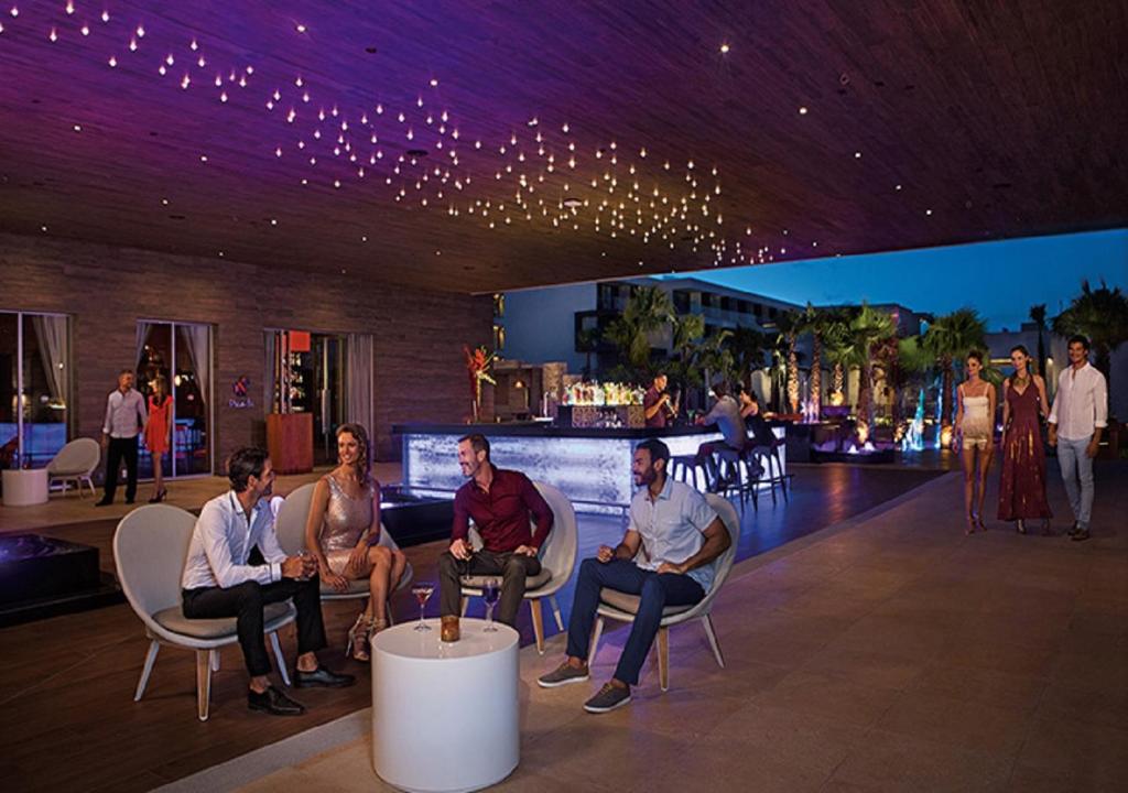 Сьюит (Двухместный клубный полулюкс Xhale, вид на океан) курортного отеля Breathless Riviera Cancun Resort & Spa, Пуэрто-Морелос