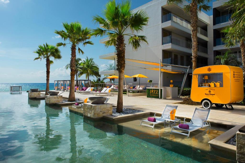 Сьюит (Двухместный полулюкс Xcelerate у кромки бассейна с 1 кроватью, рядом с океаном) курортного отеля Breathless Riviera Cancun Resort & Spa, Пуэрто-Морелос