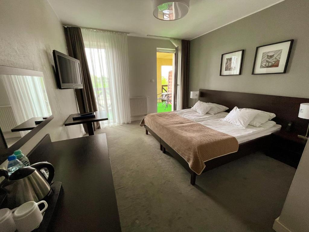 Двухместный (Двухместный номер с 1 кроватью или 2 отдельными кроватями и балконом) отеля Hotel Santa Monica, Миколайки