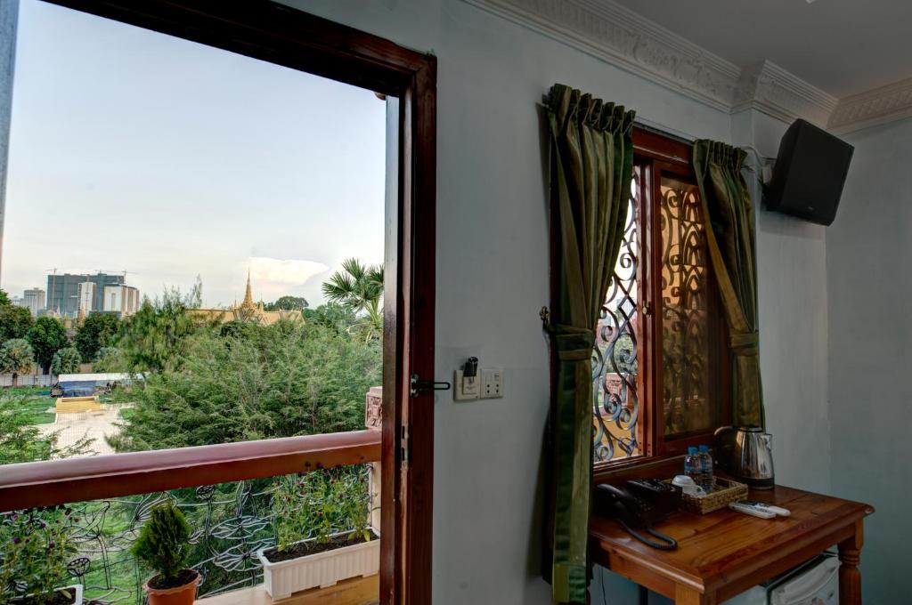 Двухместный (Двухместный номер Делюкс с 1 кроватью и балконом) отеля Scodo, Пномпень