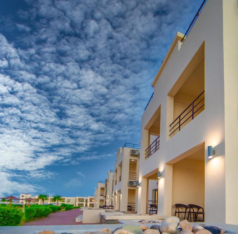 Двухместный (Двухместный номер с 1 кроватью или 2 отдельными кроватями и видом на бассейн) курортного отеля New Eagles Aqua Park Resort, Хургада