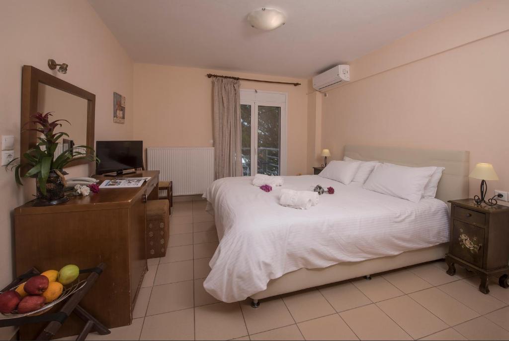 Двухместный (Стандартный двухместный номер с 1 кроватью или 2 отдельными кроватями и балконом) отеля Filoxenia Hotel, Волос