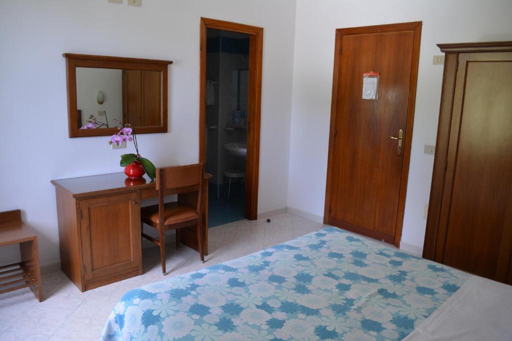 Двухместный (Двухместный номер с 1 кроватью или 2 отдельными кроватями) отеля Hotel Maronti, Искья