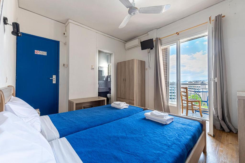 Двухместный (Улучшенный двухместный номер с 1 кроватью или 2 отдельными кроватями и собственной ванной комнатой) отеля Sparta Team Hotel, Афины