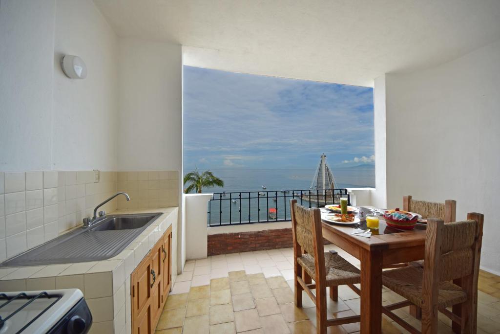 Сьюит (Семейный номер), Emperador Vallarta Beachfront Hotel and Suites