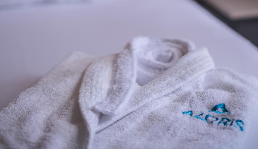 Двухместный (Двухместный номер с 2 отдельными кроватями и видом на море) отеля Azoris Faial Garden – Resort Hotel, Орта