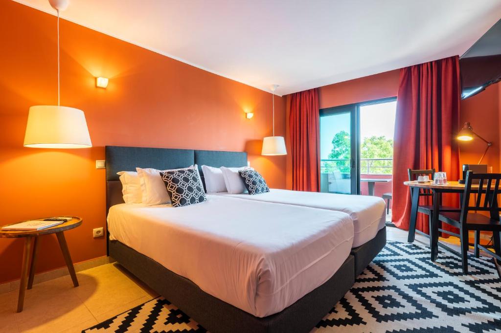 Двухместный (Двухместный номер эконом-класса с 1 кроватью или 2 отдельными кроватями) апарт-отеля Hotel Topazio, Албуфейра