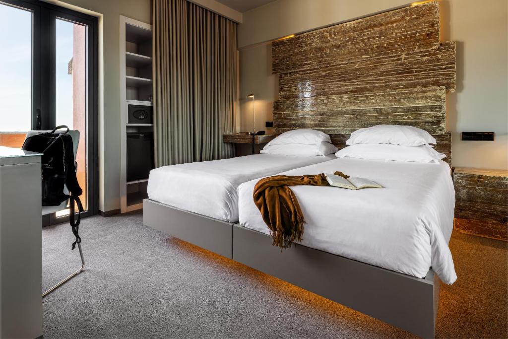 Двухместный (Классический двухместный номер с 2 отдельными кроватями) отеля Vitoria Stone Hotel, Эвора