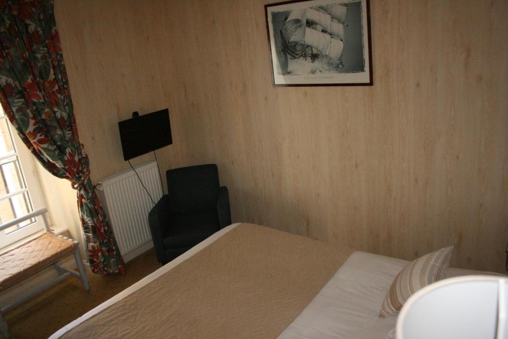 Двухместный (Бюджетный двухместный номер с 1 кроватью) отеля Hôtel Le D'Avaugour, Динан (Бретань)