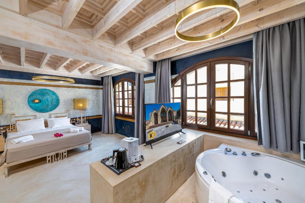 Сьюит (Улучшенный люкс Lindos с гидромассажной ванной) отеля 10GR Hotel & Wine Bar Rhodes, Родос