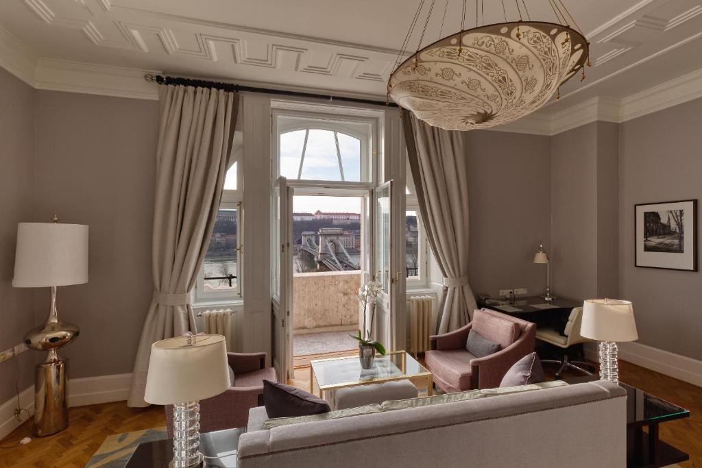Сьюит (Люкс «Парк» с 1 кроватью размера «king-size», вид на реку) отеля Four Seasons Hotel Gresham Palace Budapest, Будапешт