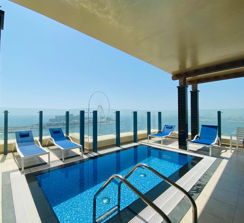 Апартаменты (Апартаменты «Премиум» с 3 спальнями и бассейном) апарт-отеля Amwaj Suites Jumeirah Beach Residence (Roda), Дубай