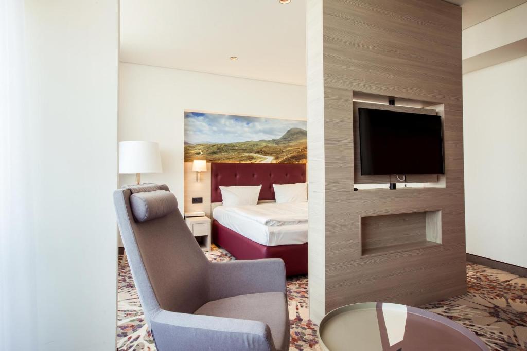 Двухместный (Улучшенный двухместный номер с 1 кроватью) отеля SemaraH Hotel Lielupe SPA & Conferences, Юрмала