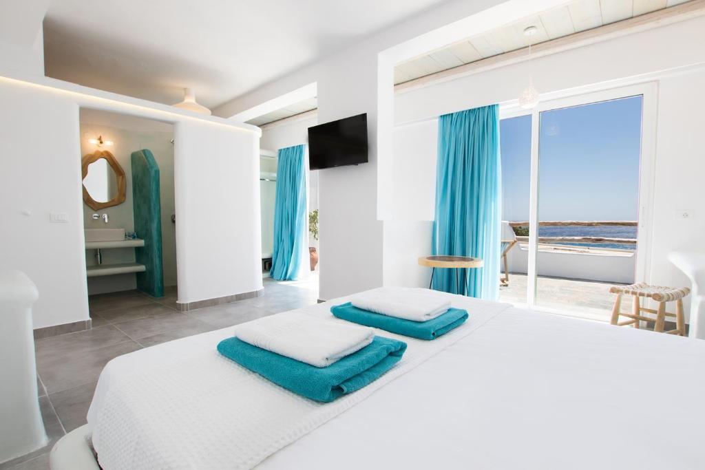 Двухместный (Двухместный номер Делюкс с 1 кроватью и балконом, вид на море) отеля Hotel Poseidon, Кипос-Афиарти
