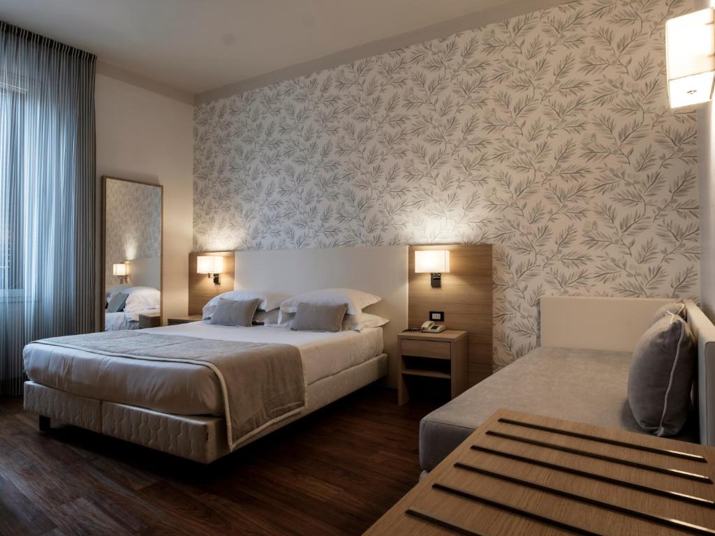 Двухместный (Двухместный номер Делюкс с 1 кроватью или 2 отдельными кроватями) отеля Hotel Accademia, Болонья