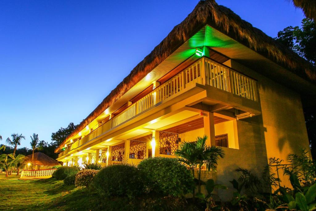Трехместный (Трехместный номер Делюкс) курортного отеля Bohol Beach Club, Панглао