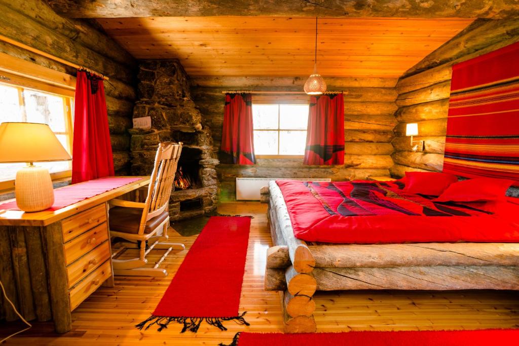 Номер (Шале (для 4 взрослых)) отеля Kakslauttanen Arctic Resort - Igloos and Chalets, Саариселькя