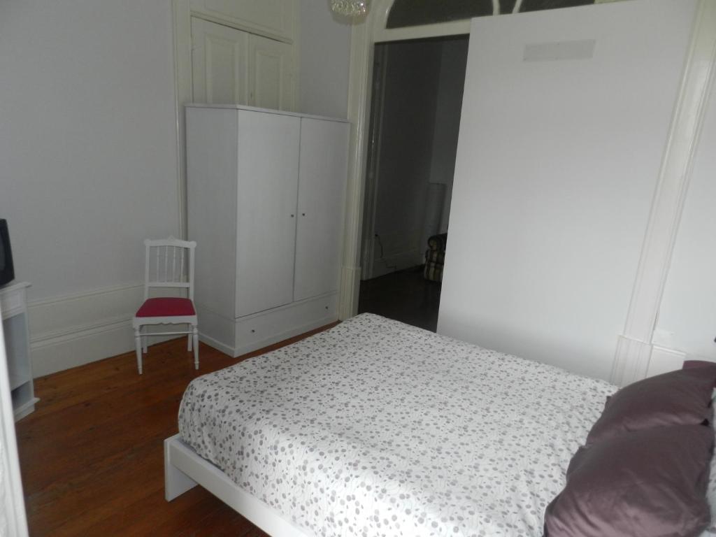 Двухместный (Улучшенный двухместный номер с 1 кроватью) гостевого дома Jualis Guest House, Порту