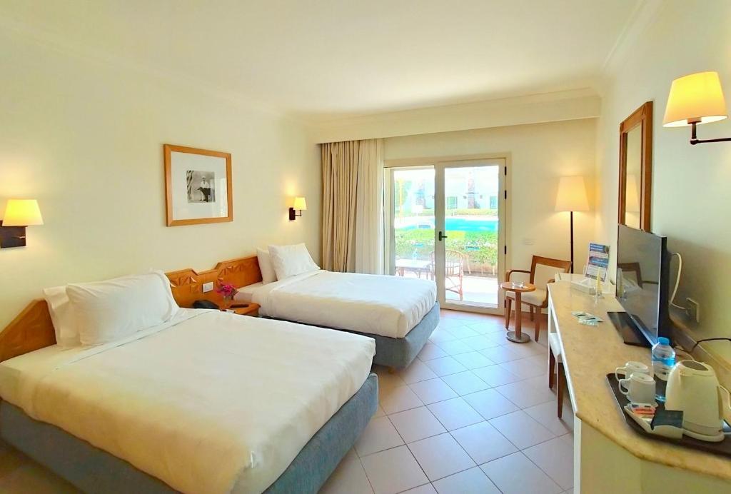 Двухместный (Двухместный номер с 1 кроватью или 2 отдельными кроватями и видом на бассейн) курортного отеля Camel Dive Club & Hotel - Boutique Hotel, Шарм-эль-Шейх