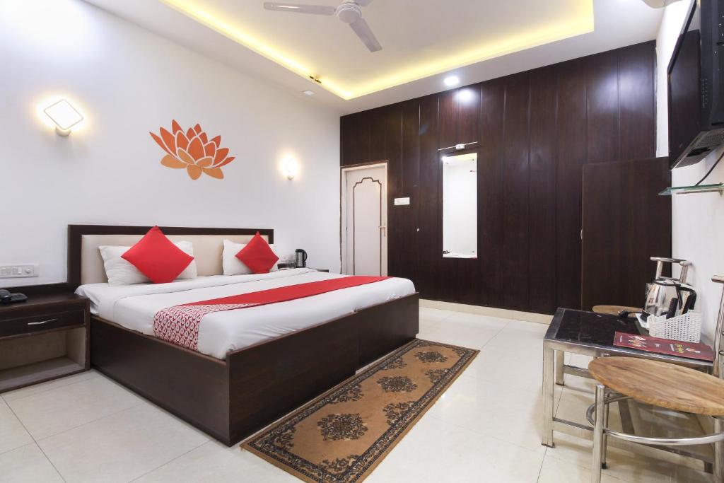 Трехместный (Классический трехместный номер) отеля OYO 36085 Hotel Apollo Agra, Агра