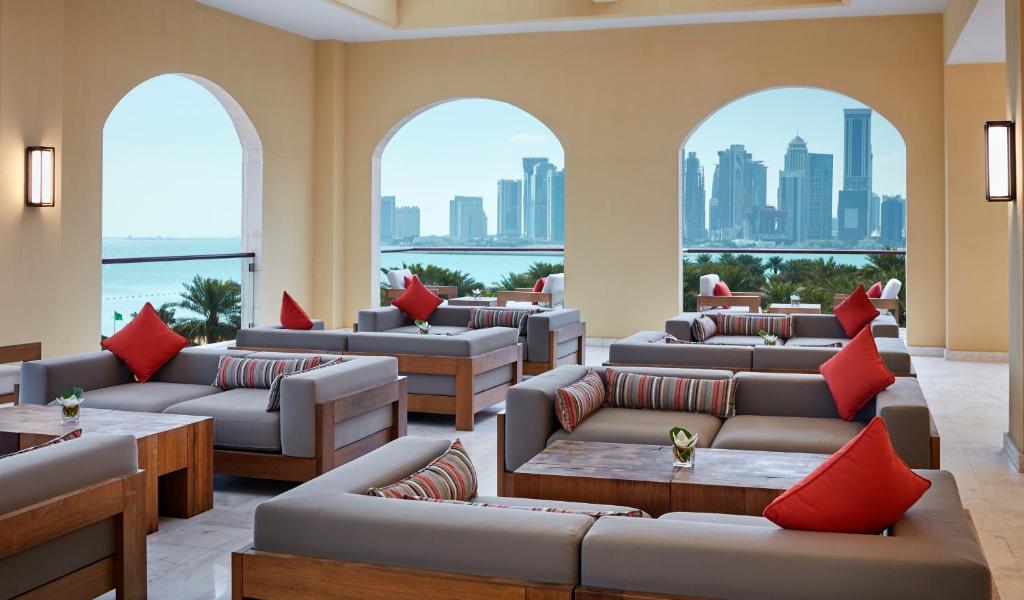 Двухместный (Номер «Интерконтиненталь Клуб» с кроватью размера «king-size») отеля InterContinental Doha Hotel, Доха