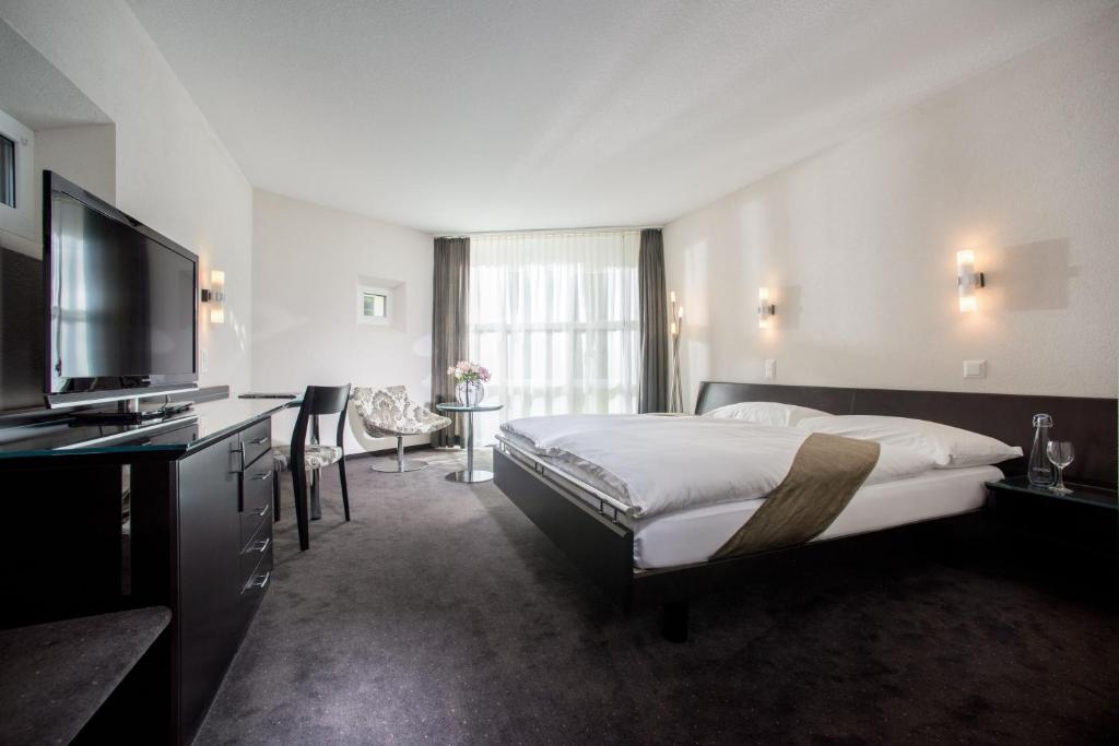 Двухместный (Двухместный номер с 1 кроватью и террасой) отеля Grand Hôtel Les Endroits, Ла-Шо-де-Фон
