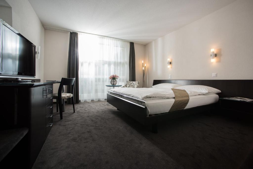 Двухместный (Стандартный двухместный номер с 1 кроватью) отеля Grand Hôtel Les Endroits, Ла-Шо-де-Фон