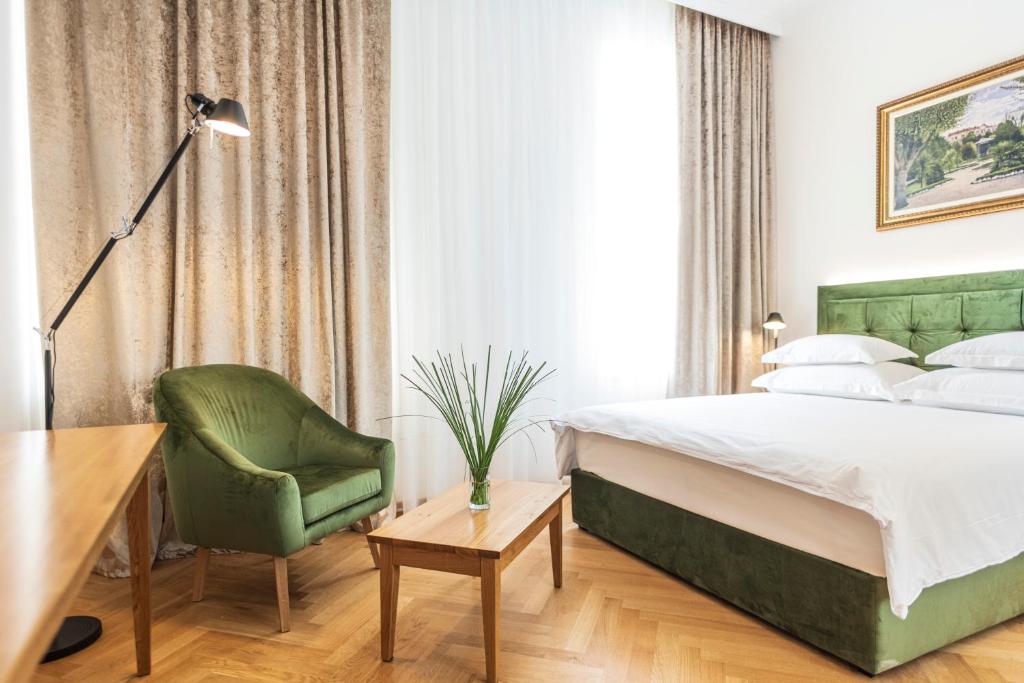 Двухместный (Двухместный номер Делюкс с 1 кроватью или 2 отдельными кроватями и видом на море) отеля Hotel Miramare, Цриквеница