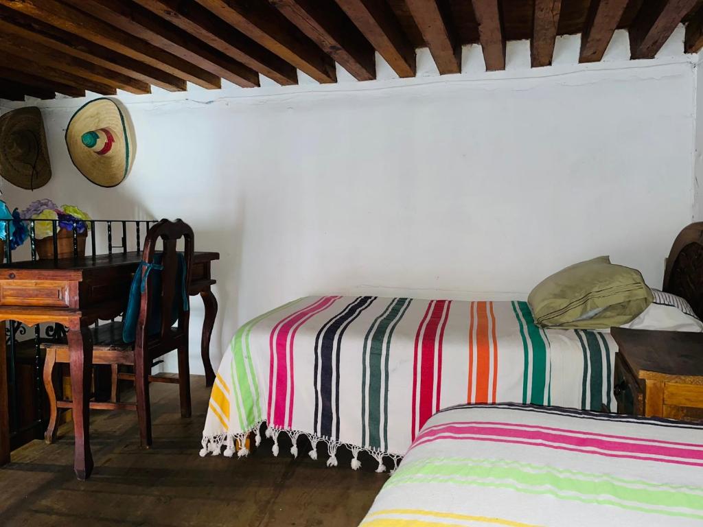 Четырехместный (Стандартный четырехместный номер) гостевого дома Casa de Pita, Гуанахуато