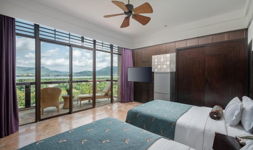 Сьюит (Семейный люкс с видом на сад) курортного отеля Yalong Bay Mangrove Tree Resort, Санья