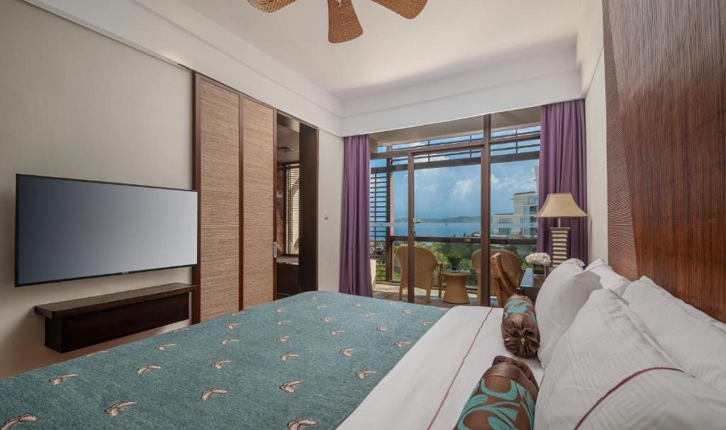 Сьюит (Семейный люкс с видом на море) курортного отеля Yalong Bay Mangrove Tree Resort, Санья