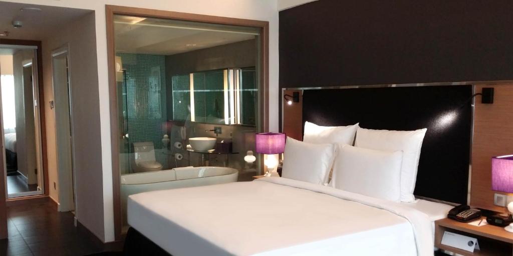 Двухместный (Номер Делюкс с кроватью размера «king-size») отеля Pullman Kuala Lumpur Bangsar, Куала-Лумпур