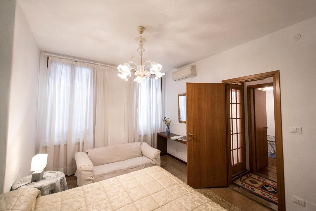 Апартаменты (Апартаменты с 2 спальнями - Salizzada del Spezier), Charming Venice Apartments