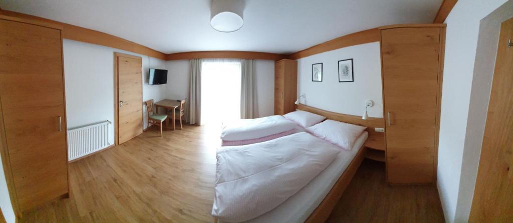 Двухместный (Двухместный номер с 1 кроватью и балконом) отеля Pension Schnaitl, Мария-Альм