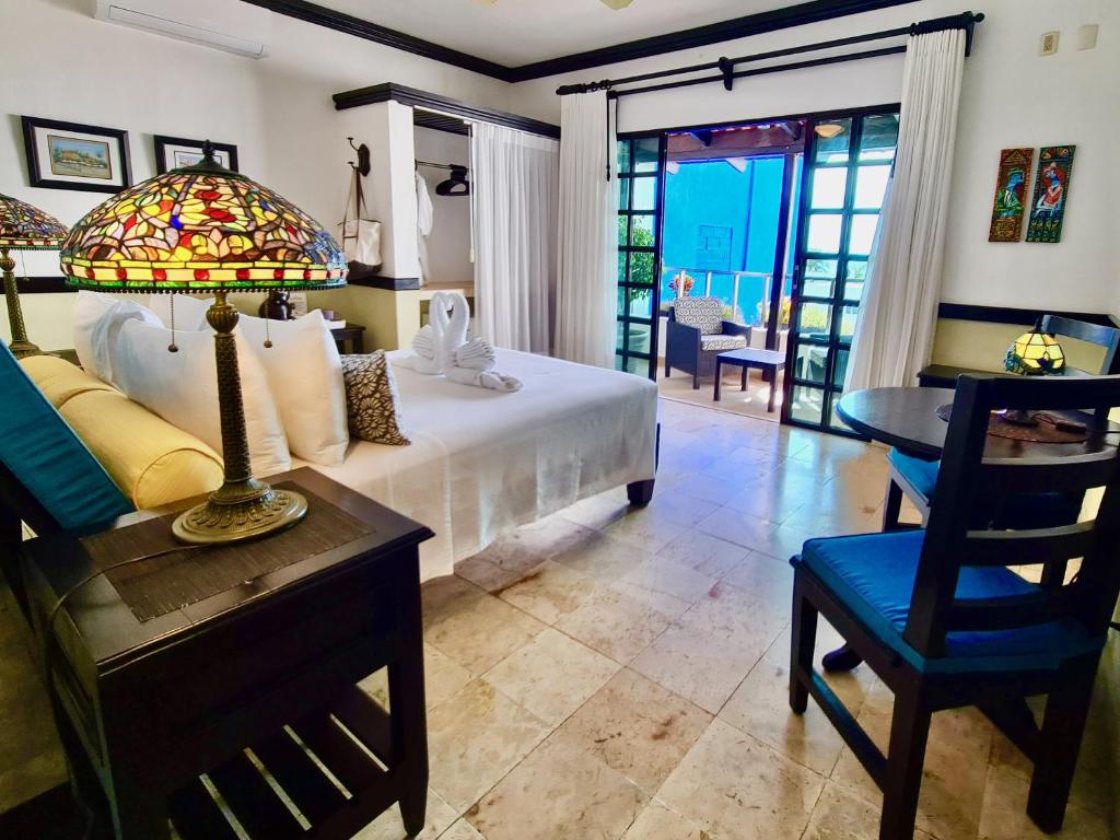 Двухместный (Номер с кроватью размера «queen-size» и балконом) отеля Casa Sirena Hotel, Исла-Мухерес