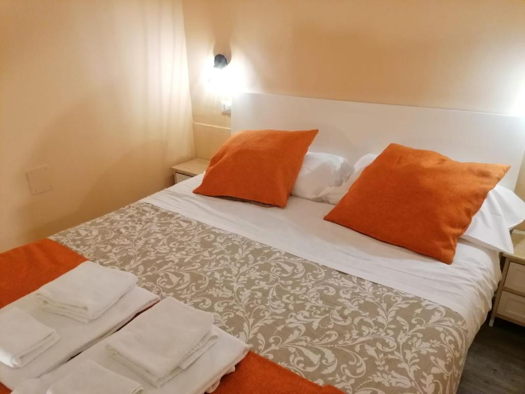 Двухместный (Двухместный номер с 1 кроватью и собственной ванной комнатой) отеля Amedeo Square, Неаполь